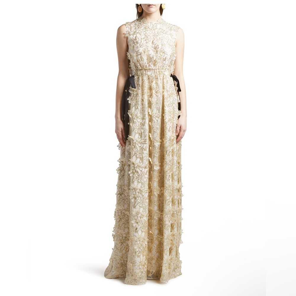 Elegant Cream Lace Evening Gown - Picture 2 of 7